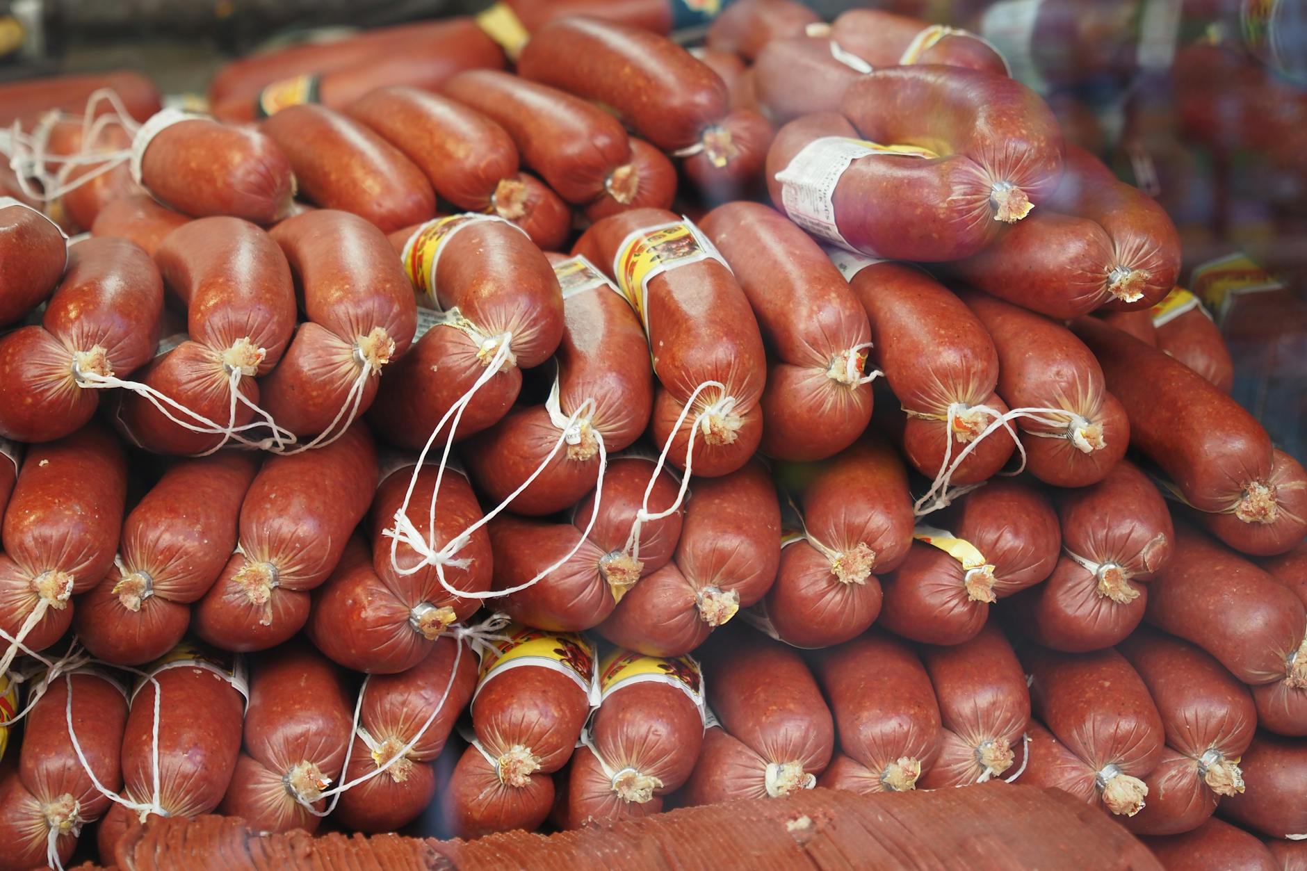 Frische Fleisch- und Wurstwaren der Musterfirma AG aus Musterstadt